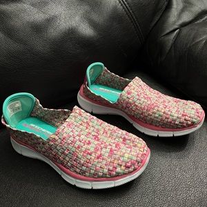 Woman’s size 7 sketchers memory foam shoes